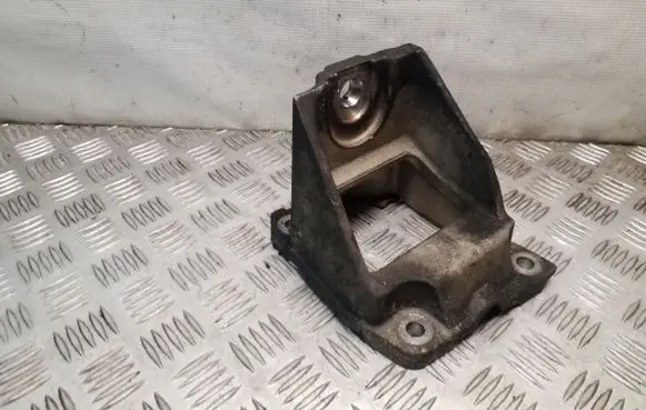 Dodge Nitro Engine mounting bracket 122AE
