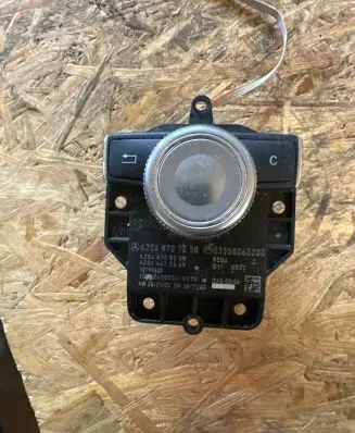 Mercedes-Benz C W204 Head unit multimedia control A2048707658 7090