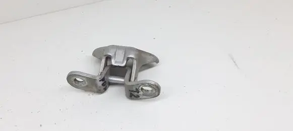 Toyota Avensis T270 Front door lower hinge 