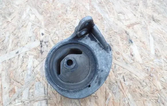 Infiniti G20 Engine mount bracket 112104M810