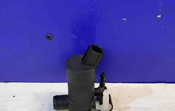 Volvo XC70 Windscreen/windshield washer pump 1S7117K624FE
