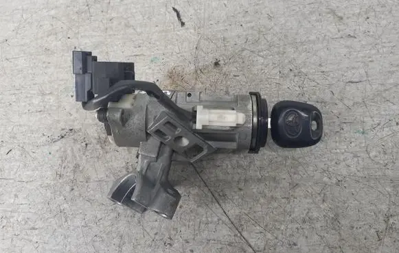 Toyota Yaris Ignition lock 450200D01
