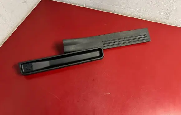 Chrysler Town & Country V Front sill trim cover 63248CQ