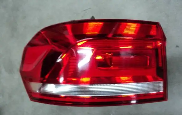 Volkswagen Touran II Rear/tail lights 5TA945095A L90084783
