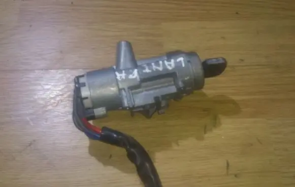 Hyundai Lantra II Ignition lock j194