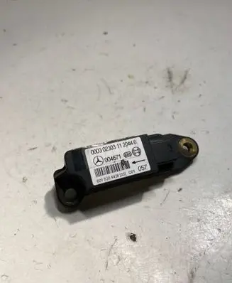 Mercedes-Benz CLK A209 C209 Airbag deployment crash/impact sensor 0018204426 00030230311204S 004671
