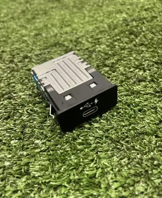 BMW X5 G05 USB socket connector 8711939