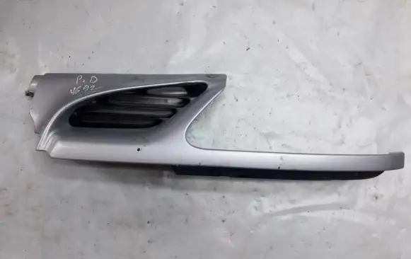 Renault Megane I Front grill 7700834200