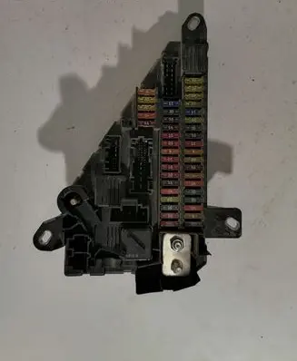 BMW 5 E60 E61 Fuse module 9138830