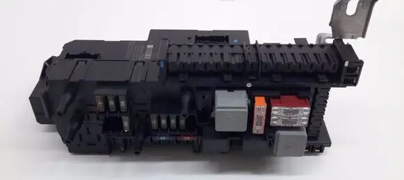 Mercedes-Benz E C207 W207 Fuse module A2129060105