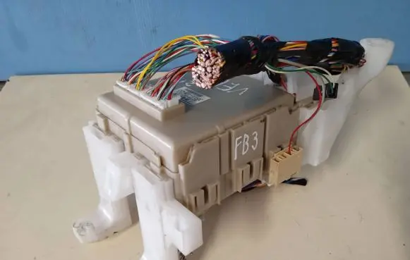 Toyota Verso Fuse box set 827300F310A 821450FJ40 351113H22