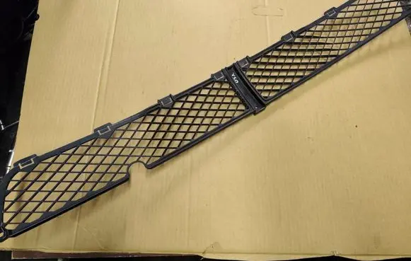 Chrysler PT Cruiser Front bumper lower grill 05152033AA
