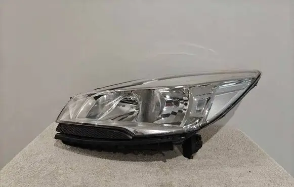Ford Kuga II Headlight/headlamp CV4413W030AE 90014882 900148821V08