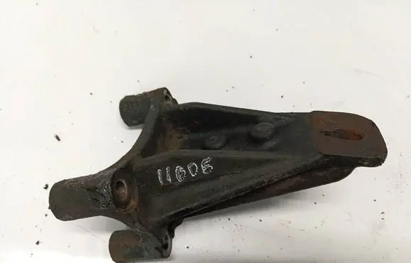 Suzuki Grand Vitara II Engine mounting bracket 