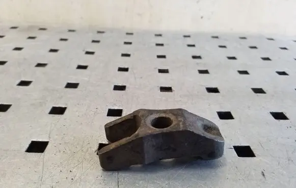 Audi 80 90 S2 B4 Fuel Injector clamp holder