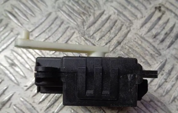 Nissan Pulsar Air flap motor/actuator 277323SB0A 140731A