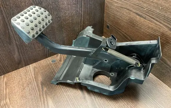 Mercedes-Benz C W203 Brake pedal A2036891608 A2032902201