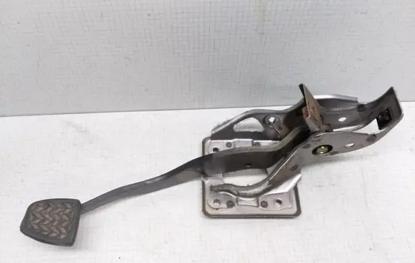 Toyota Avensis T250 Brake pedal