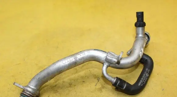 Audi A8 S8 D4 4H Engine coolant pipe/hose