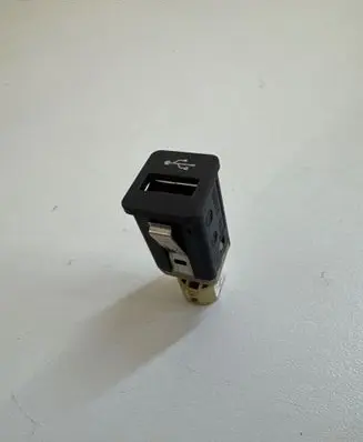 BMW 3 E90 E91 USB socket connector 9167196 G12321