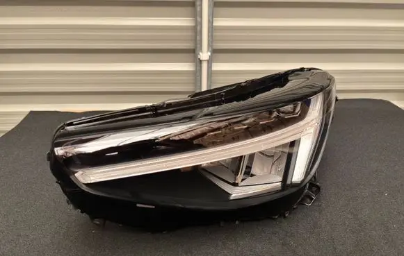 Volvo XC40 Headlight/headlamp 32404659