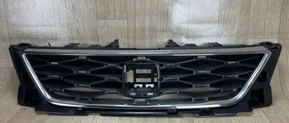 Seat Ateca Front bumper upper radiator grill 575853654C