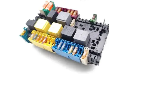 Mercedes-Benz A W176 Fuse module A2469060093 A0025428019