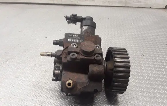 Ford Focus Fuel injection high pressure pump 0445010102 9656300380
