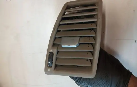 Volvo XC90 Dashboard side air vent grill/cover trim 3409399