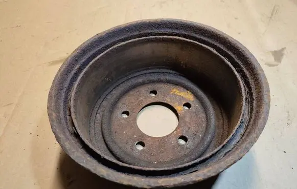 Chrysler Grand Voyager II Drum brake (rear)