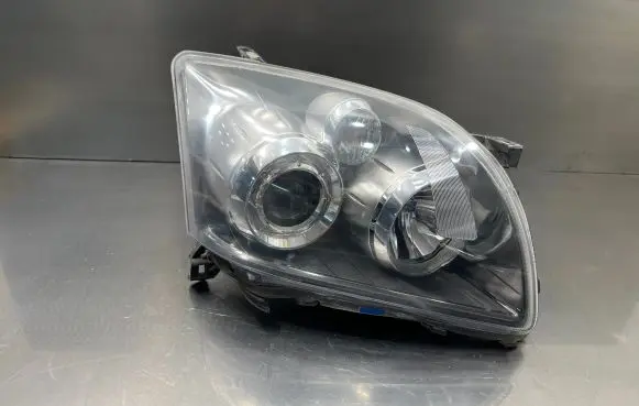 Toyota Avensis T250 Headlight/headlamp 35108