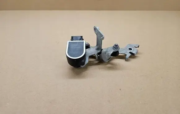 Volvo C40 Rear air suspension level height sensor 32221958 32212658