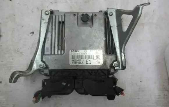 Toyota Auris 150 Engine control unit/module 8966102E10