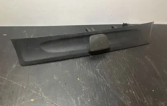 Volvo V70 Dashboard lower bottom trim panel 08650365
