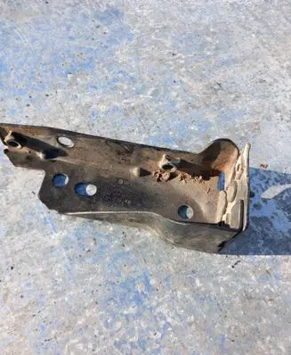 Volkswagen PASSAT B4 Rear bumper mounting bracket 3A0807133C MK4758B
