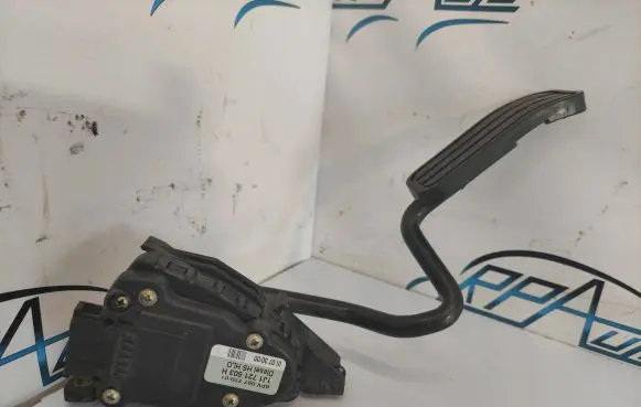 Volkswagen Golf IV Accelerator throttle pedal 1J1721503H 6PV00777001