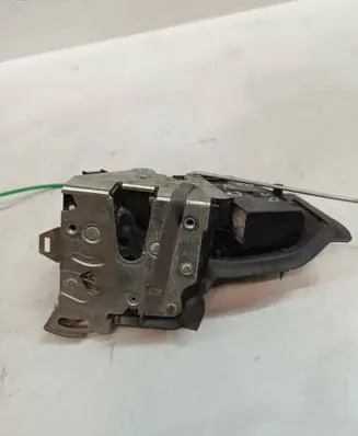 BMW 5 E39 Front door lock 82350969