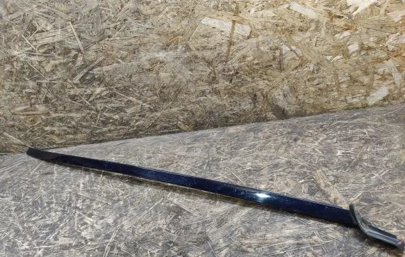 Front door glass trim molding