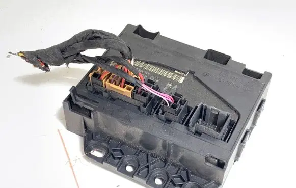 Volkswagen PASSAT B6 Central body control module 3C0959433R