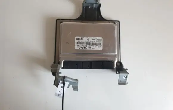 Toyota Yaris Engine control unit/module 0281011651