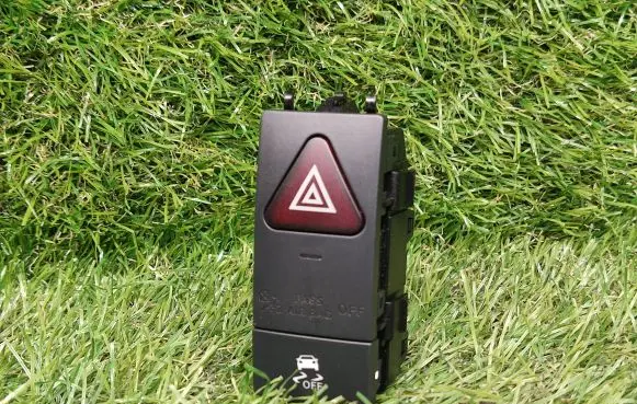Mercedes-Benz C W204 Hazard light switch 2128207210 33692402