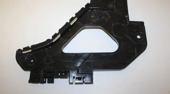 Audi Q7 4M Bumper support mounting bracket corner 4M8807453