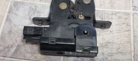 Renault Vel Satis Tailgate/trunk/boot lock/catch/latch 8200000697B