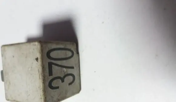 Audi A6 S6 C5 4B Other relay 8D0951253