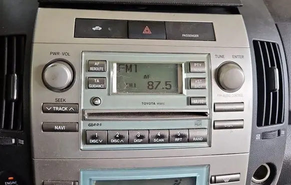 Radio/CD/DVD/GPS head unit