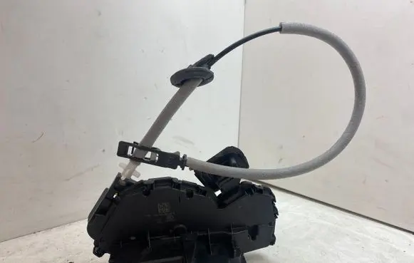 Volkswagen Touran III Rear door lock 5TA839015G
