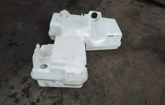 Renault Trafic III (X82) Windshield washer fluid reservoir/tank 289105241R 9386799C 289105372