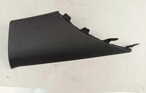 (D)pillar trim (top)