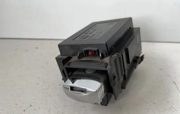 Volkswagen PASSAT B6 Ignition lock 3C0905843M 33303301 11601200243077