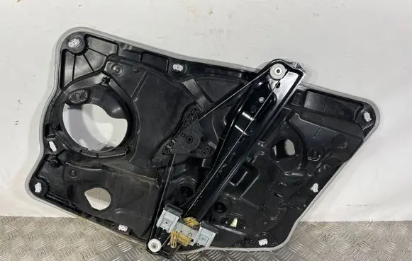 Fiat 500X Front window lifting mechanism without motor